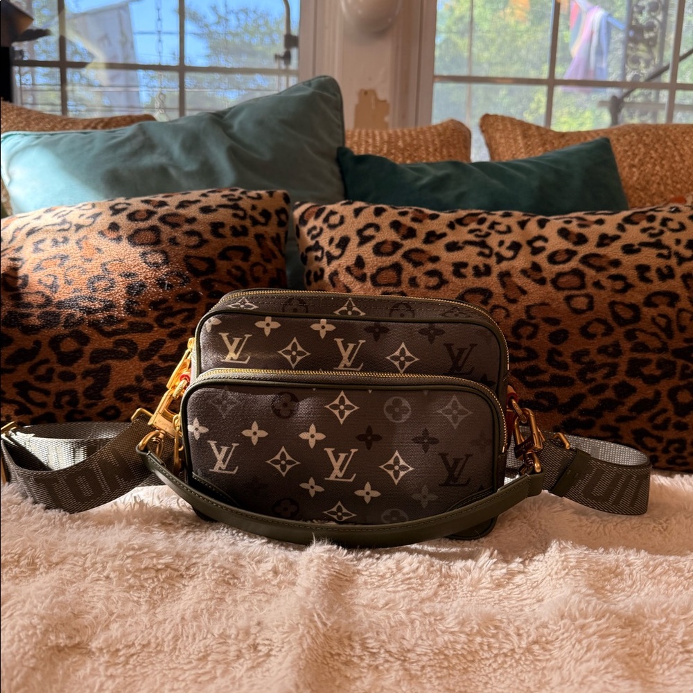 LV canvas messenger bag